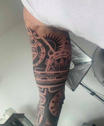 Maori-Tattoo-Linker-kompletter-Oberarm